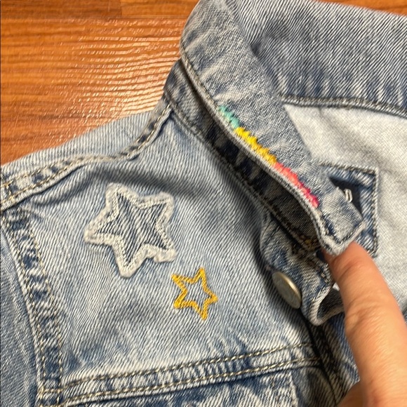 Gap girls Light Blue Distressed Denim Jacket with Contrast Stitching size s - Picture 4 of 6